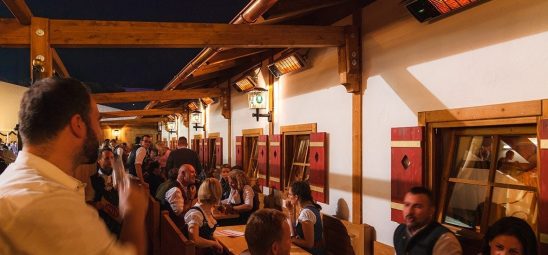 HEATSCOPE SPOT, Heizstrahler-Installation im Festzelt Goldener Hahn auf dem Oktoberfest in Muenchen