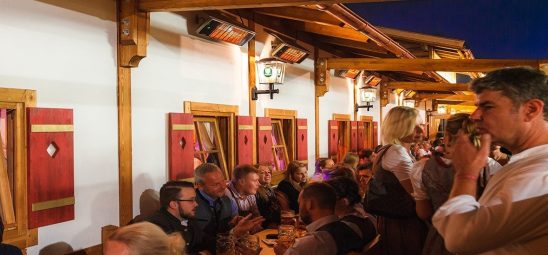 HEATSCOPE SPOT, Heizstrahler-Installation im Festzelt Goldener Hahn auf dem Oktoberfest in Muenchen