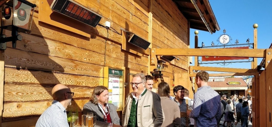 HEATSCOPE Spot Power-Heizstrahler, Installation im Festzelt Goldener Hahn auf dem Oktoberfest